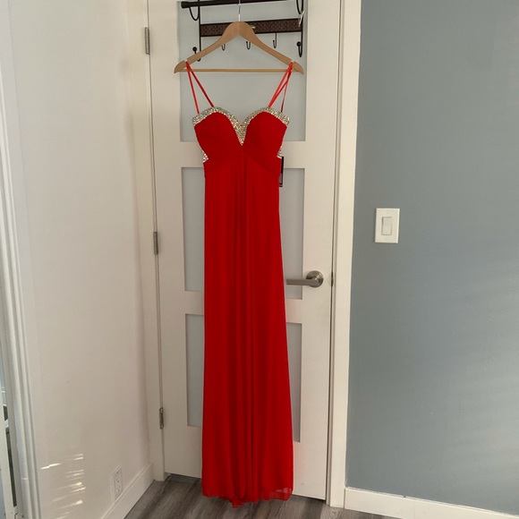 NWT La Femme Sweetheart Crystal Evening Gown - Picture 3 of 9